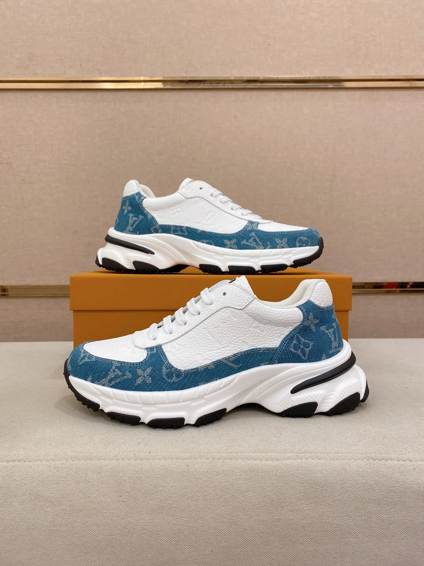Men's shoes 442💰louis vuitton (Louis Vuitton/lv)🔍🔍The new counters are on sale at the same time. The uppers are imported from Italy. ⃣️Re-engraved🇮🇹💪💪, ⚠Sole: The original sole is specially provided by the original factory, the exclusive movable molded sole is super comfortable, ⚠Original and single goods 🔍high quality, you can enter and leave the counter at will, welcome to compare⚠. Code number: 38-44 (45/customized, non-refundable)
